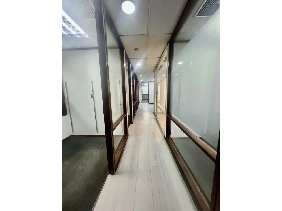 Vendo/alquilo oficina 200m2 El Rosal 8229 - 3