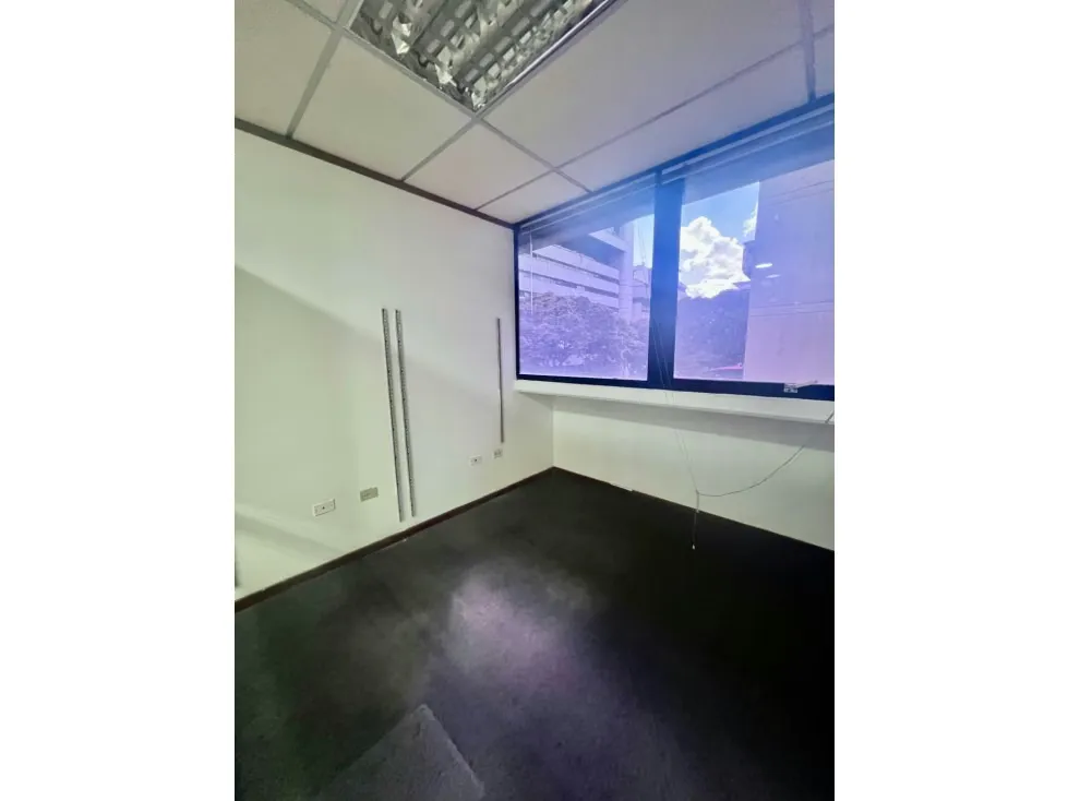 Vendo/alquilo oficina 200m2 El Rosal 8229 - 4