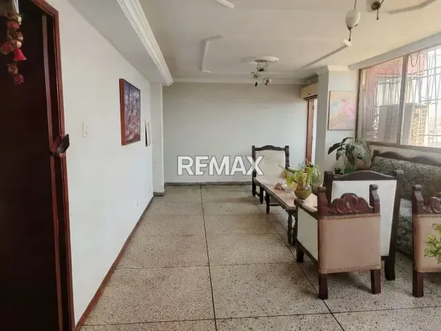 VENDO APARTAMENTO EN RESIDENCIAS YAPACANA - 9