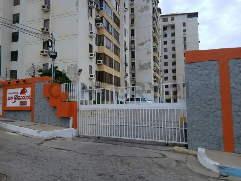 CENTRICO APÀRTAMENTO EN RESIDENCIAS SAN FRANCISCO DE PORLAMAR