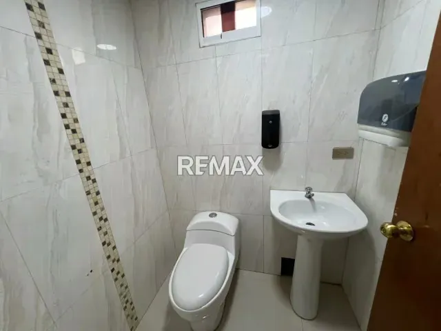 Se alquila local en barrio sucre Barcelona cerca de la via alterna - 8