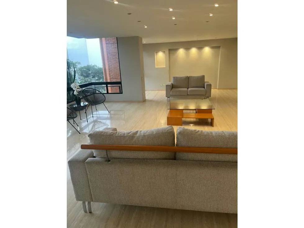 Alquilo apartamento calle cerrada 300m2 Colinas de Valle Arriba 5576 - 2