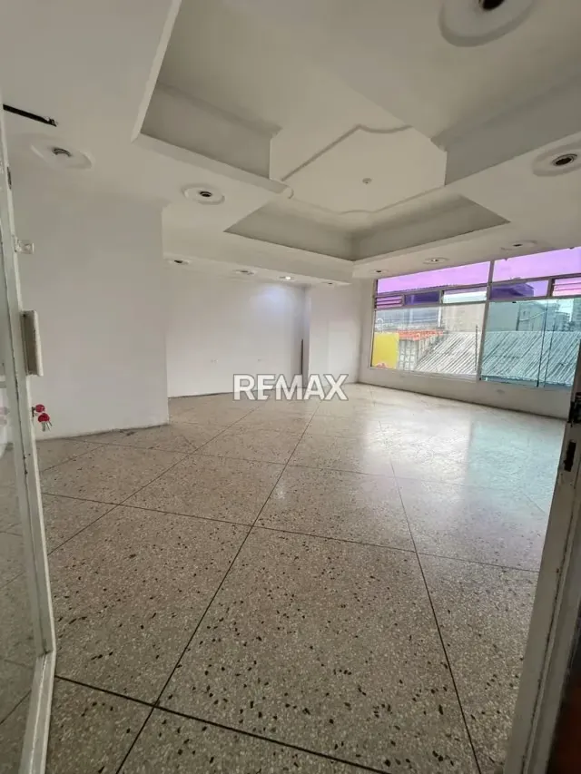 LOCAL COMERCIAL EN ALQUILER N 35 EN EL CENTRO COMERCIAL GUARAUNO - 2