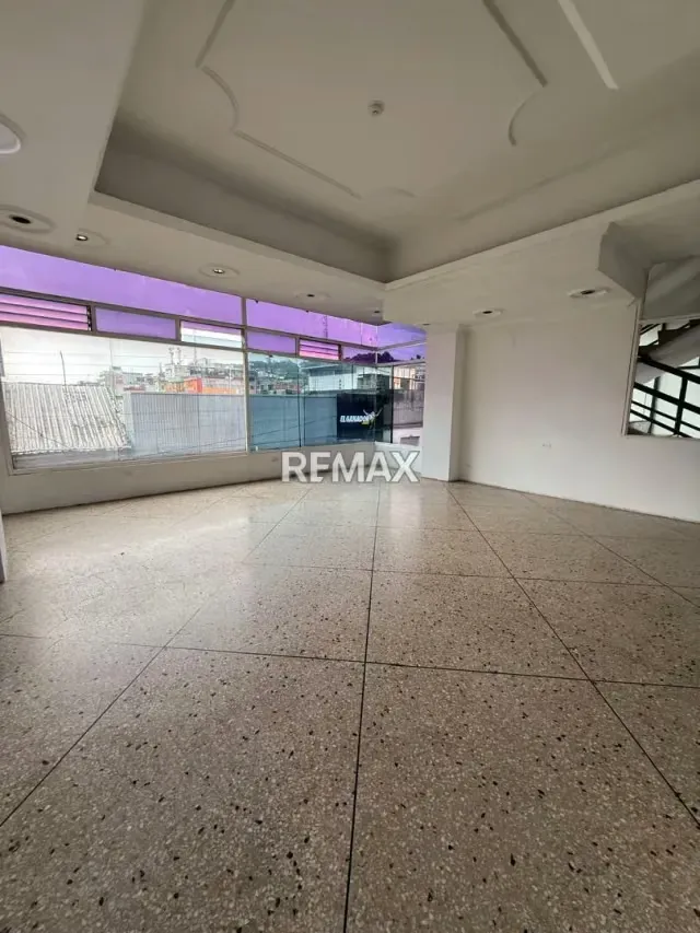 LOCAL COMERCIAL EN ALQUILER N 35 EN EL CENTRO COMERCIAL GUARAUNO - 5
