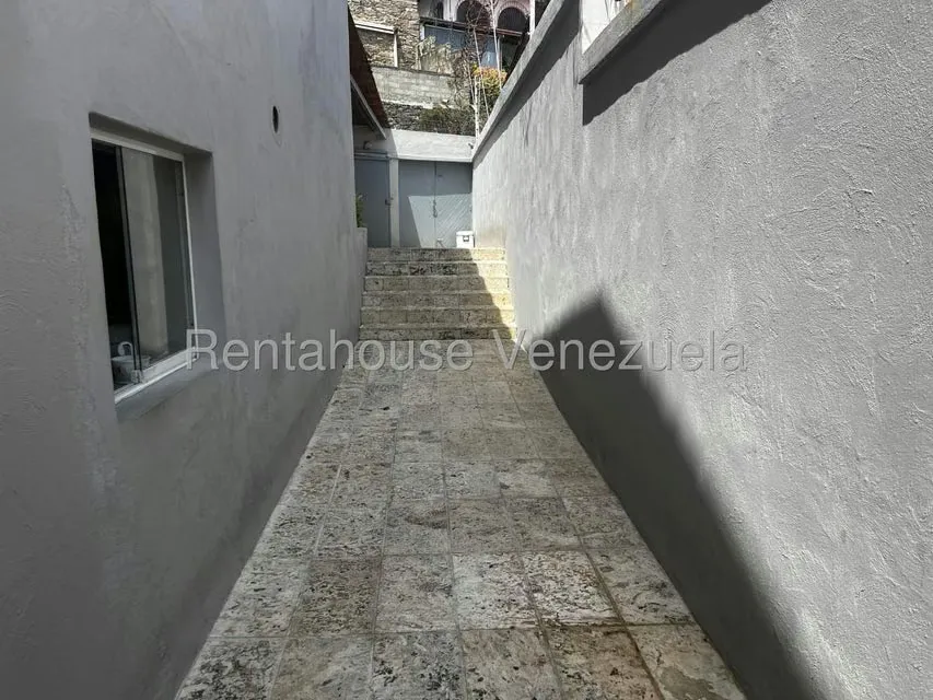 Casa (1 Nivel) en Alquiler en Macaracuay, Distrito Metropolitano - 2
