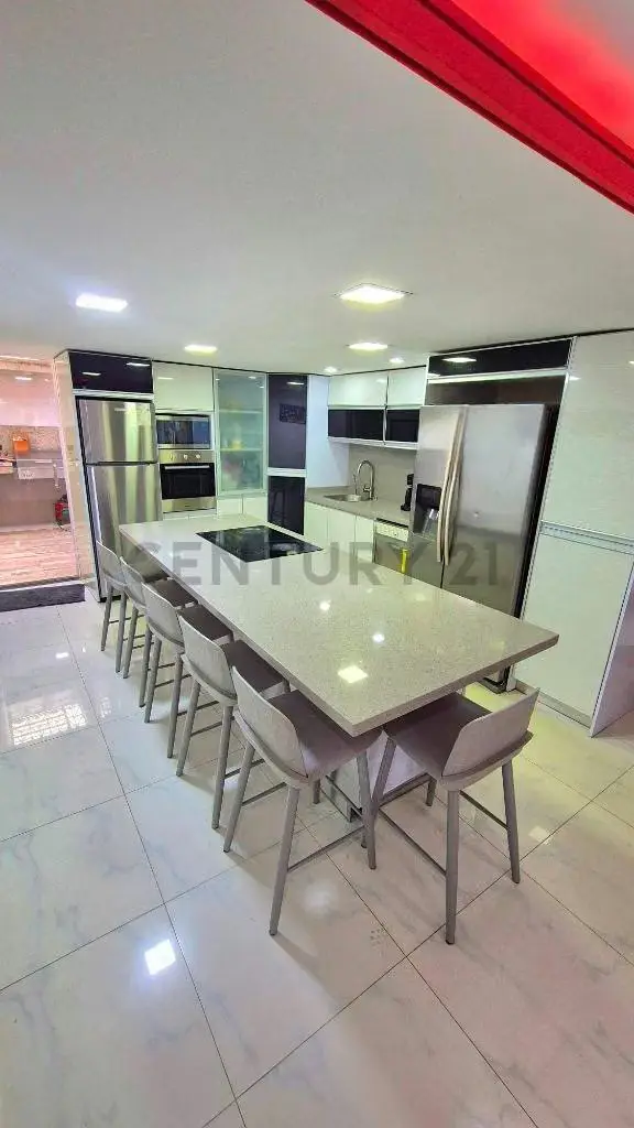 Ofrece en Venta Tonw House en el C.R. Mar de Oriente Nueva Barcelona