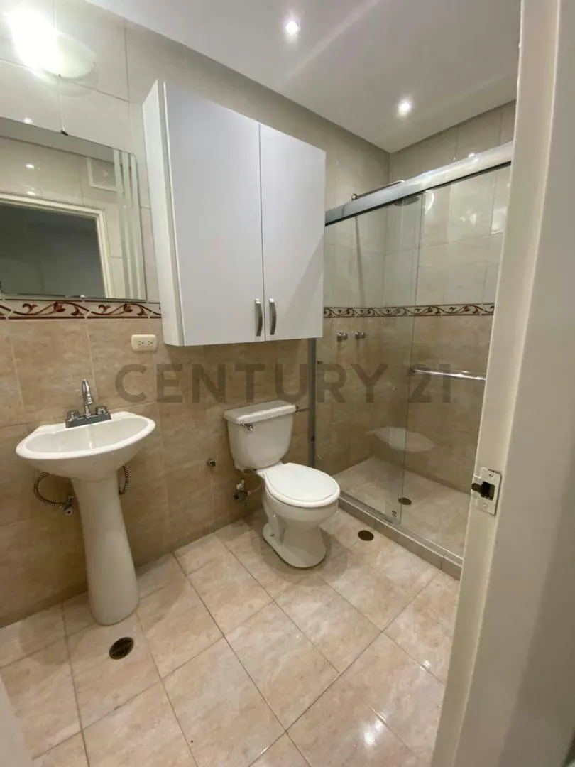 DISPONIBLE PARA ALQUILER TH. EN CONJ. RES. LAGO COUNTRY III - 12