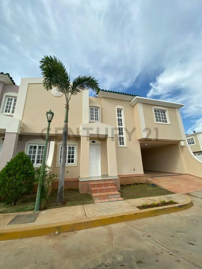 DISPONIBLE PARA ALQUILER TH. EN CONJ. RES. LAGO COUNTRY III - 15