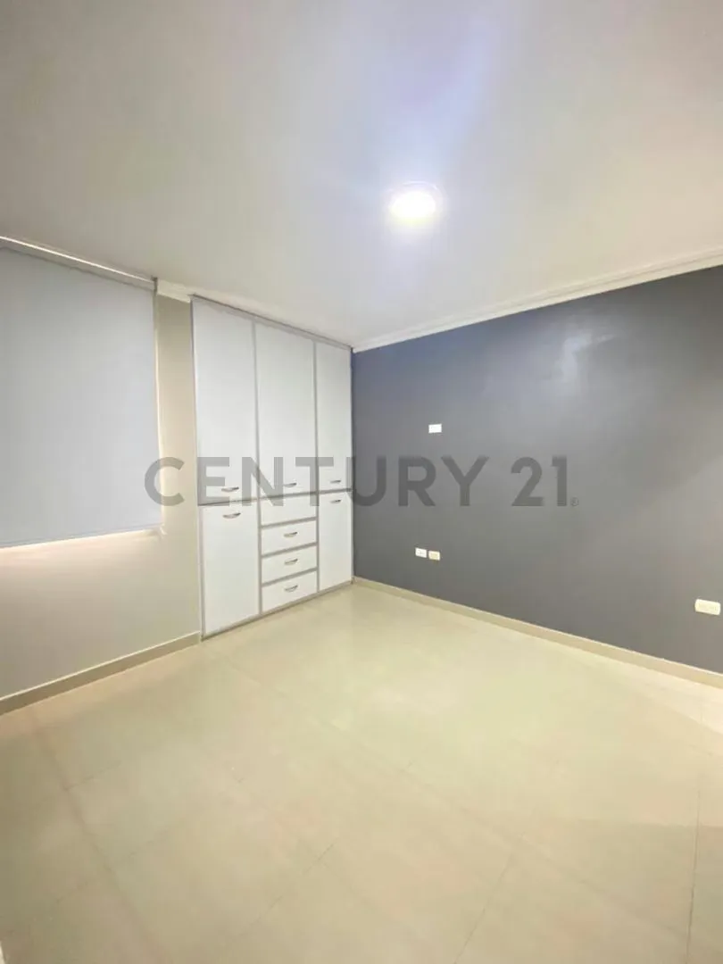 DISPONIBLE PARA ALQUILER TH. EN CONJ. RES. LAGO COUNTRY III - 9
