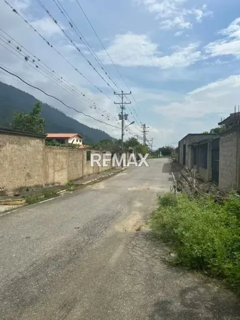 EN VENTA TERRENO EN URB. SANTA RITA - 3