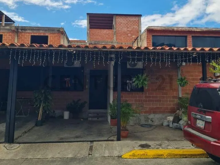 Casa lista para mudarse con potencial de ampliación en Muralla Arriba Guatire