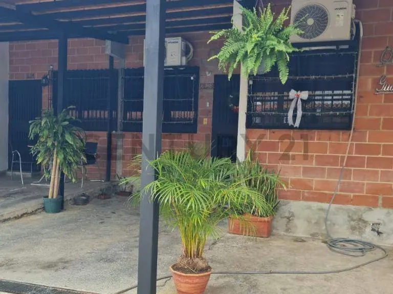 Casa lista para mudarse con potencial de ampliación en Muralla Arriba Guatire - 2