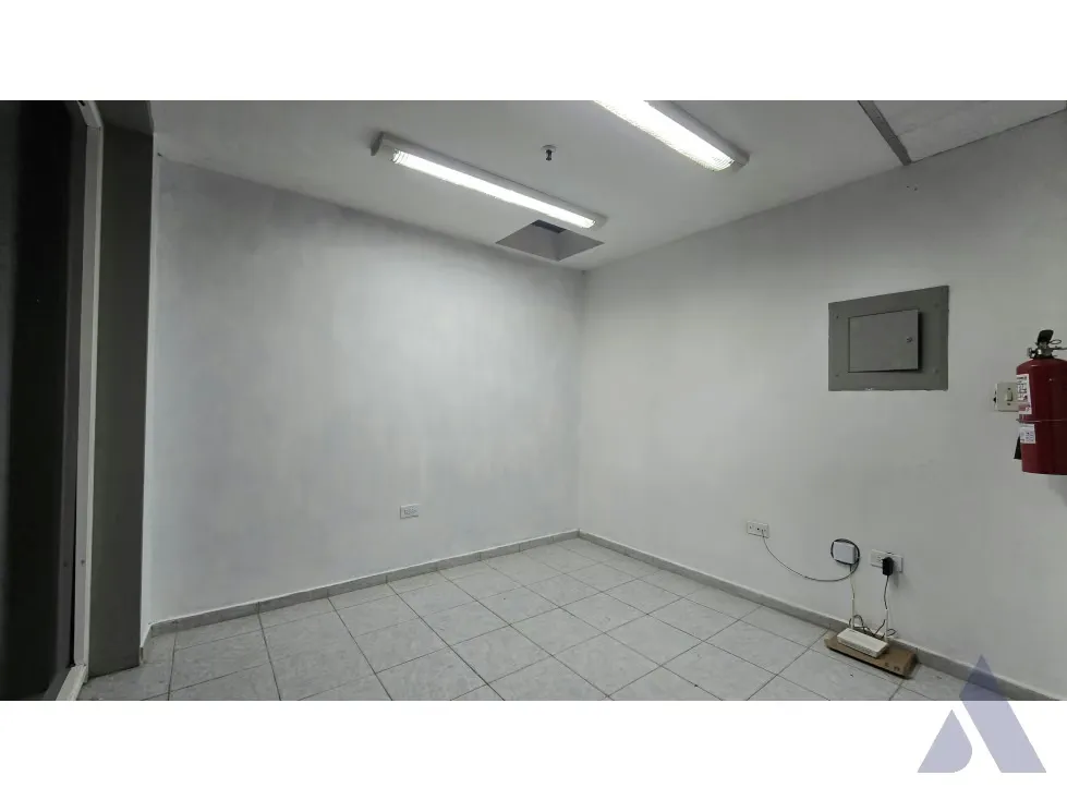 Alquilo local comercial 8m2 C.C. Galerías Prados del Este 3305 - 3