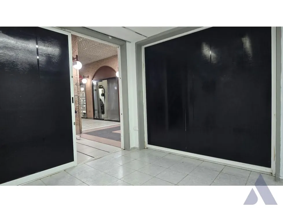 Alquilo local comercial 8m2 C.C. Galerías Prados del Este 3305 - 5