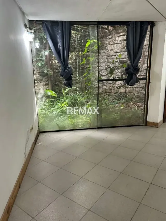 Espacioso y muy bien ubicado establecimiento comercial privado. - 5