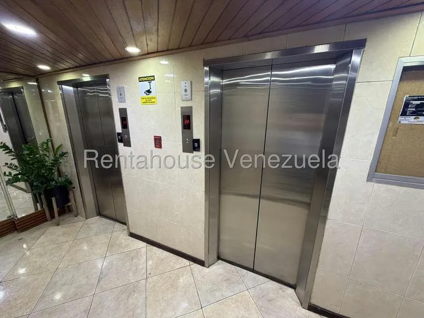 Apartamento (1 Nivel) en Venta en Los Samanes, Distrito Metropolitano - 2