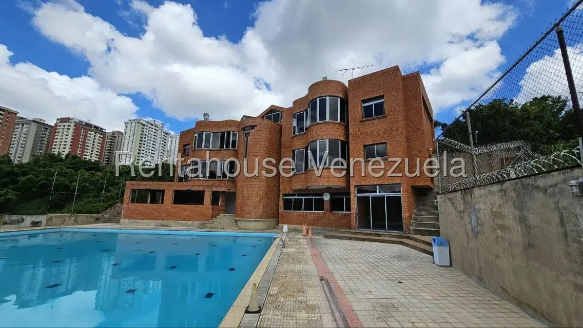 Casa (Multipes Niveles) en Venta en Los Samanes, Distrito Metropolitano - 2