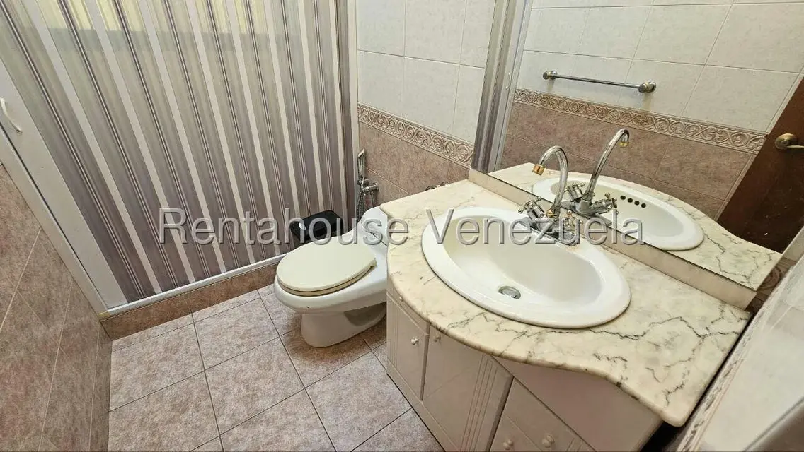Casa (Multipes Niveles) en Venta en Los Samanes, Distrito Metropolitano - 48
