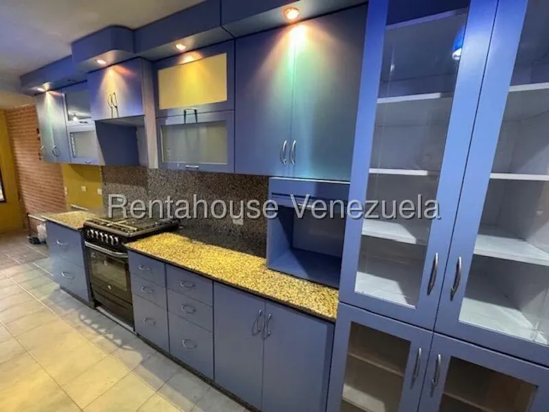 Apartamento (1 Nivel) en Alquiler en La Boyera, Distrito Metropolitano - 12