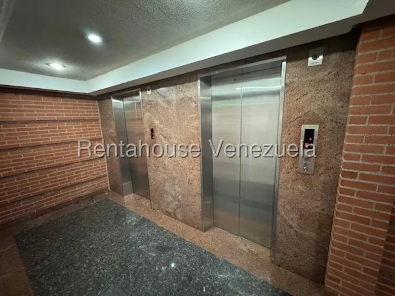 Apartamento (1 Nivel) en Alquiler en La Boyera, Distrito Metropolitano - 26