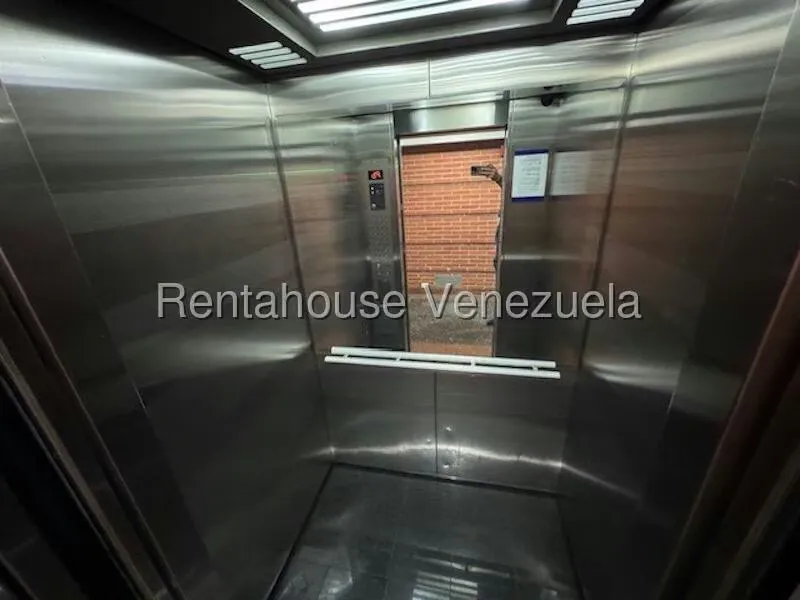 Apartamento (1 Nivel) en Alquiler en La Boyera, Distrito Metropolitano - 27