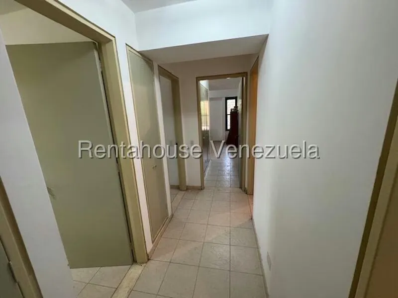 Apartamento (1 Nivel) en Alquiler en La Boyera, Distrito Metropolitano - 36