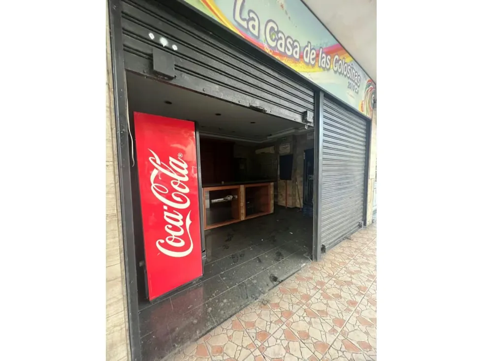 Local en alquiler en La Av. Principal de la Urbina 140mts/2B