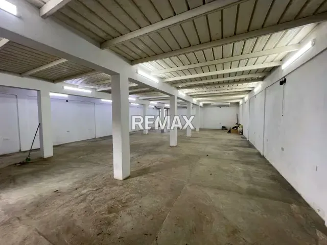 Local Comercial con Amplio Terreno en Zona Sur de Acarigua - 2