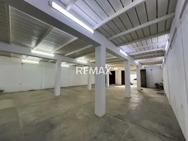 Local Comercial con Amplio Terreno en Zona Sur de Acarigua - 3