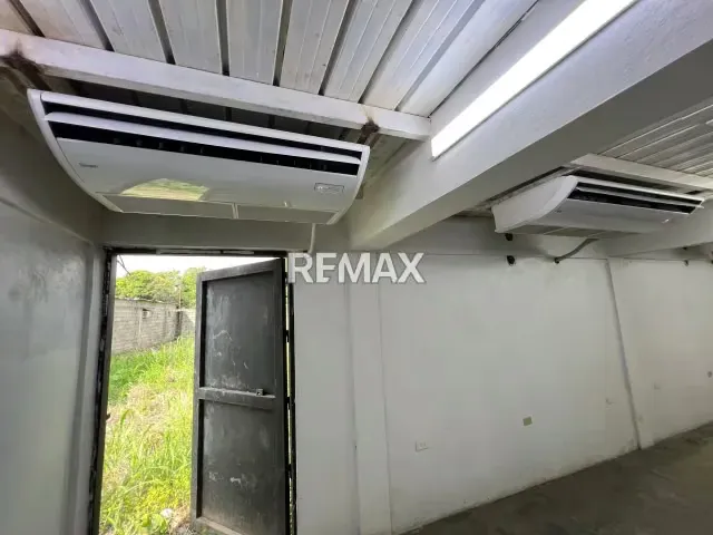 Local Comercial con Amplio Terreno en Zona Sur de Acarigua - 5