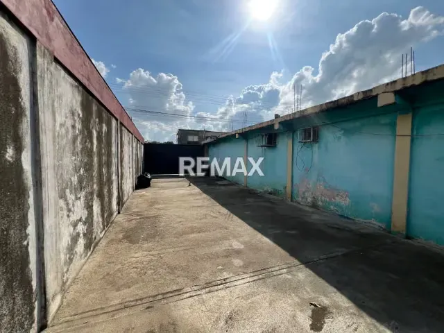 Local Comercial con Amplio Terreno en Zona Sur de Acarigua - 9