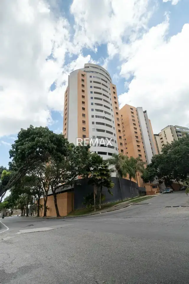 EN VENTA APARTAMENTO PLANTA 100% Urb El Parral
