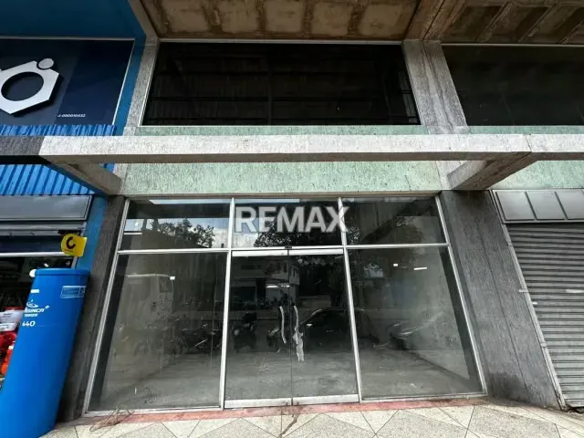 En Venta‼️ Local comercial en Obra Gris en Centro empresarial JC en la Prolongación de la 5ta Avenida