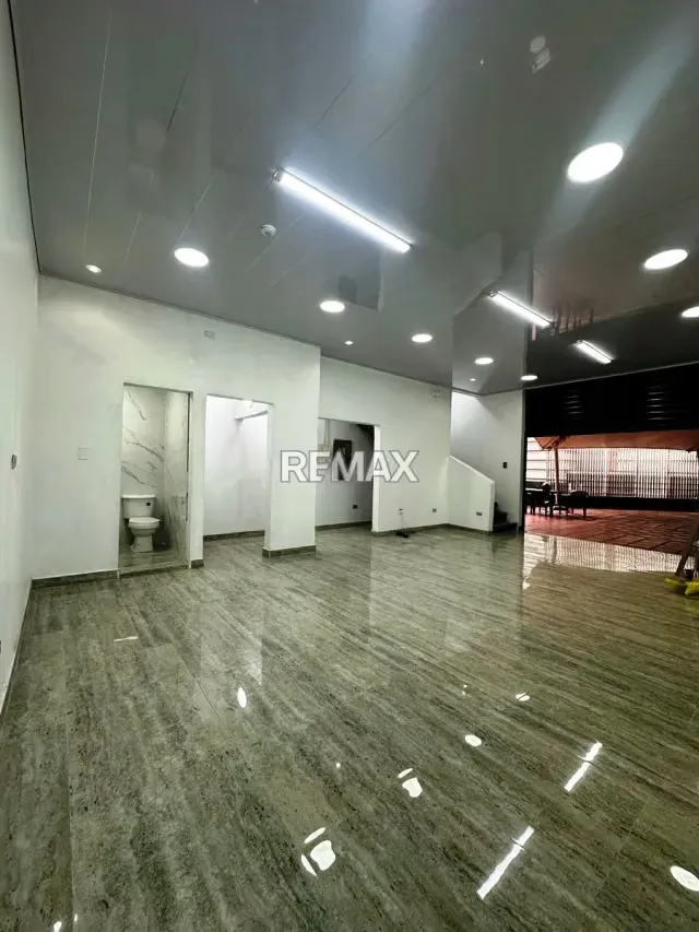 LOCAL COMERCIAL EN ALQUILER - URB. EL RECREO - 2