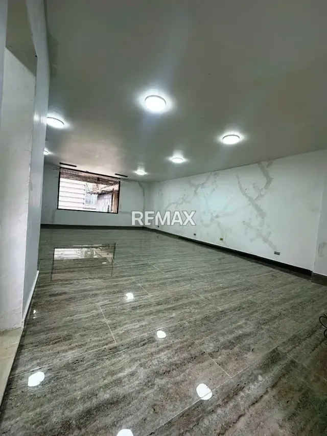 LOCAL COMERCIAL EN ALQUILER - URB. EL RECREO - 3