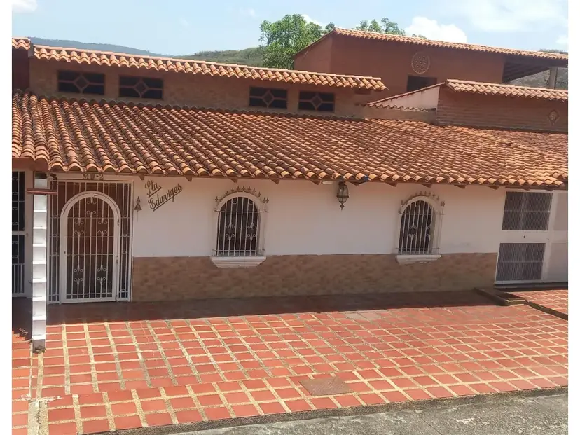 CASA LOS TEQUES URB SAN OMERO 300 M2, 4 HAB, 2 BAÑOS Y 3 P/E