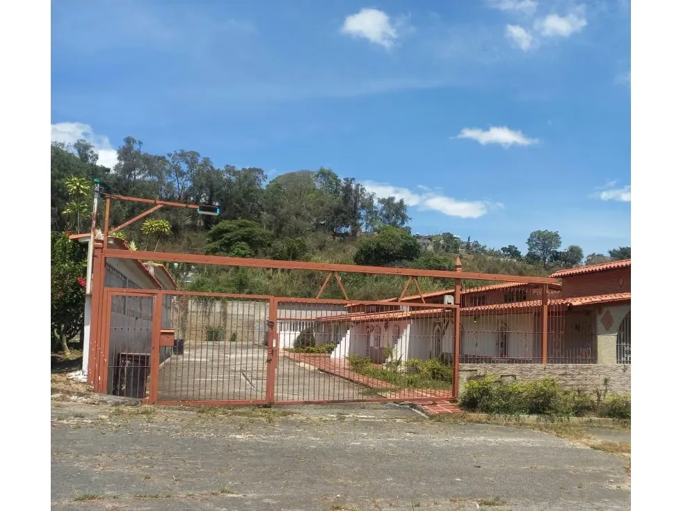 CASA LOS TEQUES URB SAN OMERO 300 M2, 4 HAB, 2 BAÑOS Y 3 P/E - 12