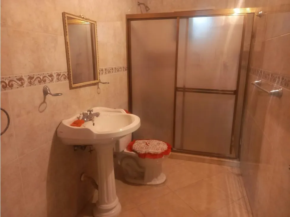 CASA LOS TEQUES URB SAN OMERO 300 M2, 4 HAB, 2 BAÑOS Y 3 P/E - 8