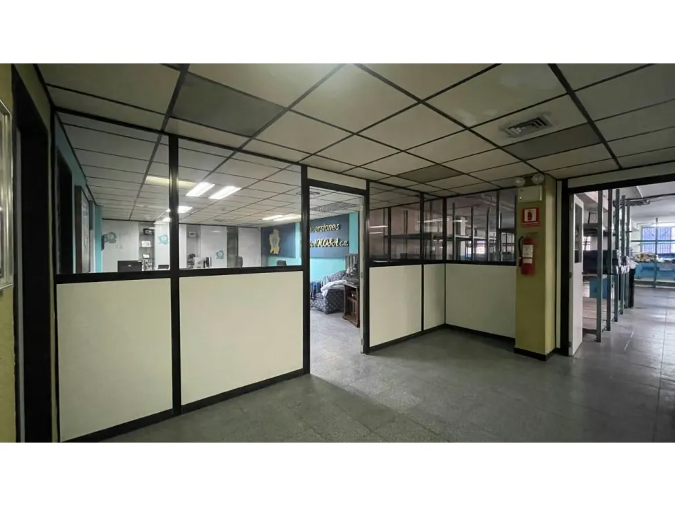 Se Vende Local en la Avenida Urdaneta 514.40m2 - 4