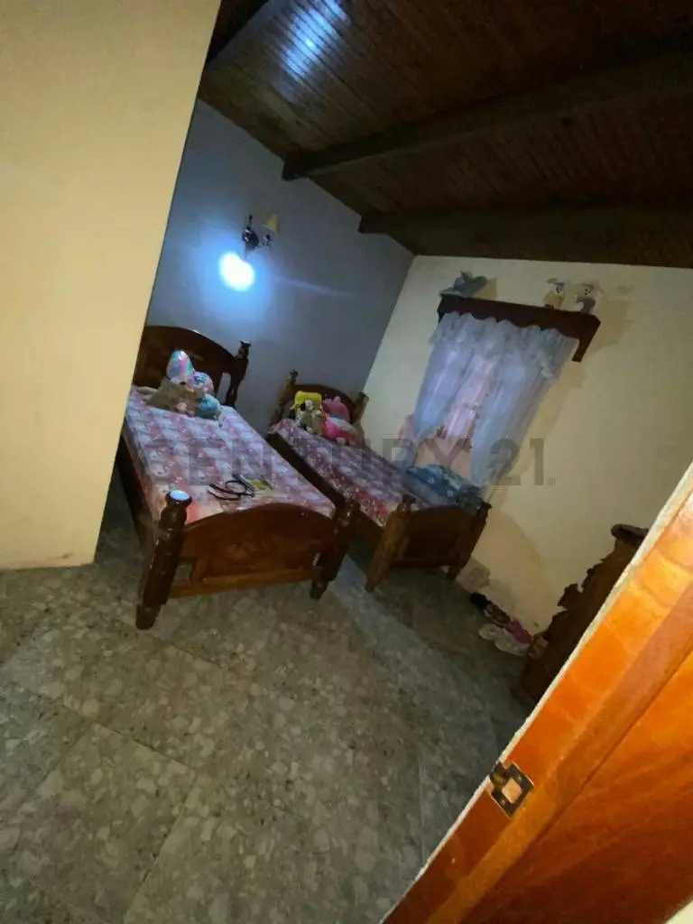Venta de Amplia Casa en la Colonia Tova