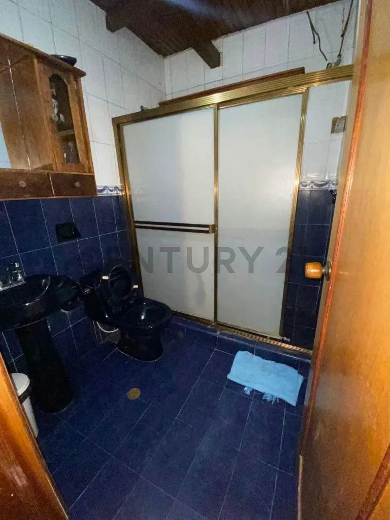 Venta de Amplia Casa en la Colonia Tova - 2