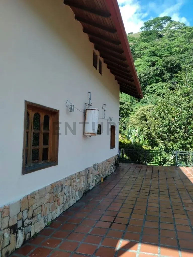 Venta de Amplia Casa en la Colonia Tova - 6