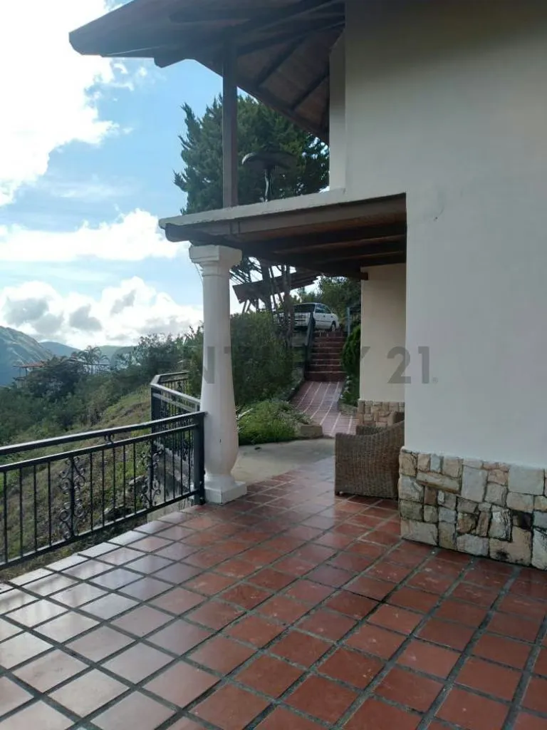 Venta de Amplia Casa en la Colonia Tova - 8
