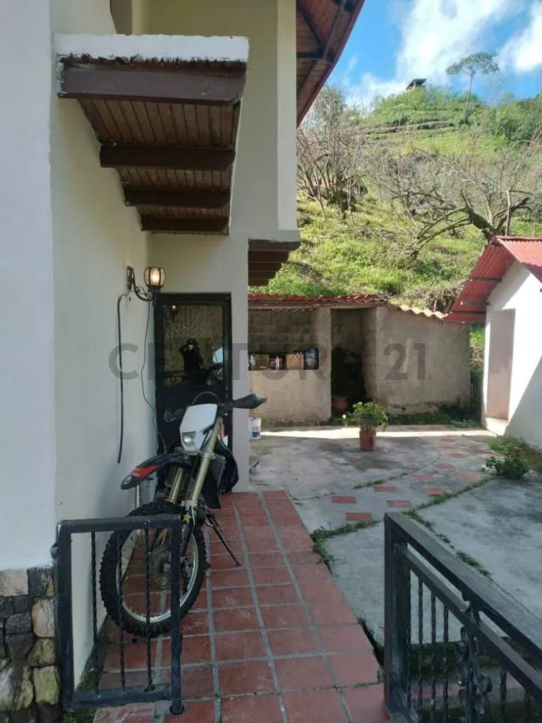 Venta de Amplia Casa en la Colonia Tova - 9