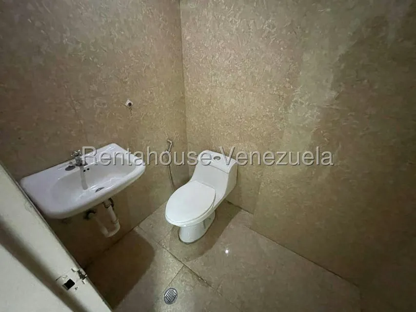 Oficina en Alquiler en El Rosal, Distrito Metropolitano - 8