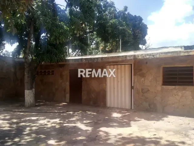 SE VENDE QUINTA COMERCIAL PRINCIPAL AV ROTARÍA - 10