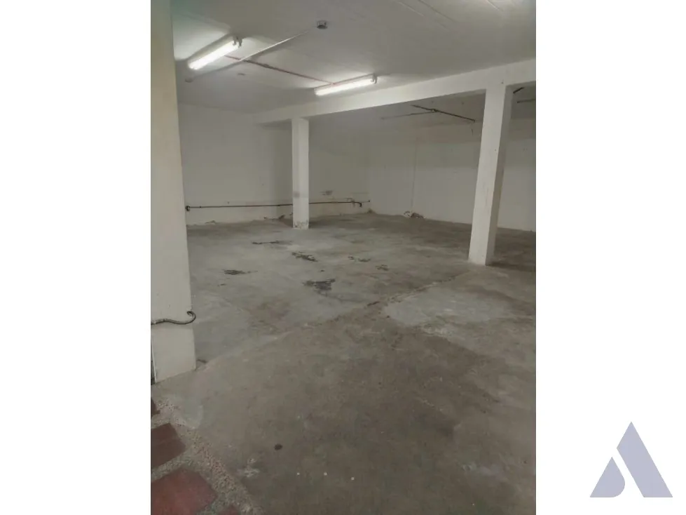 Alquilo local 120m2 Monte Cristo 7218 - 2