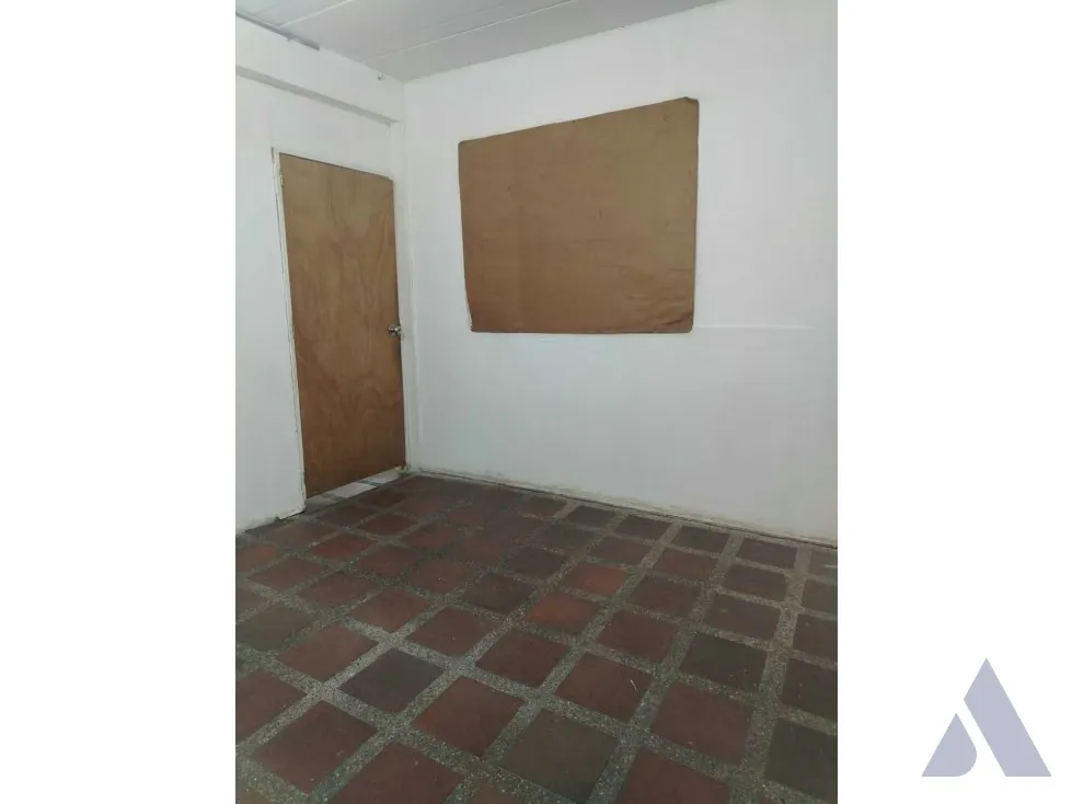 Alquilo local 120m2 Monte Cristo 7218 - 3