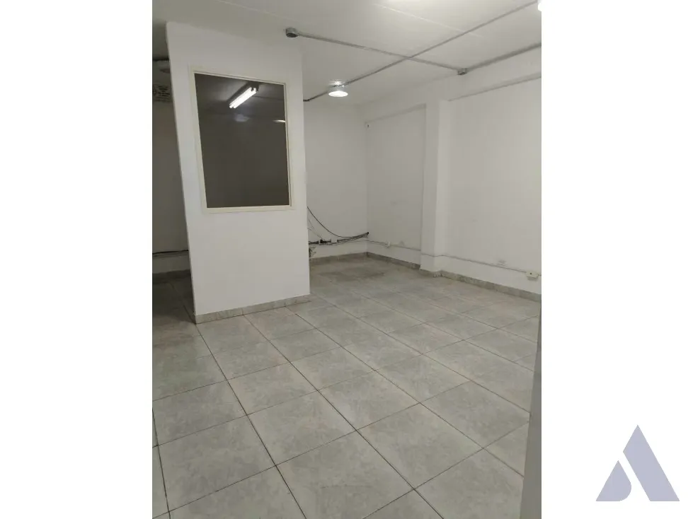 Alquilo local 120m2 Monte Cristo 7218 - 25