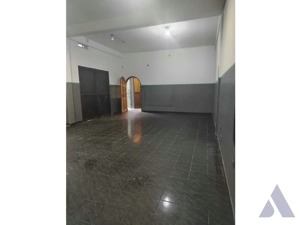 Alquilo local 120m2 Monte Cristo 7218 - 26
